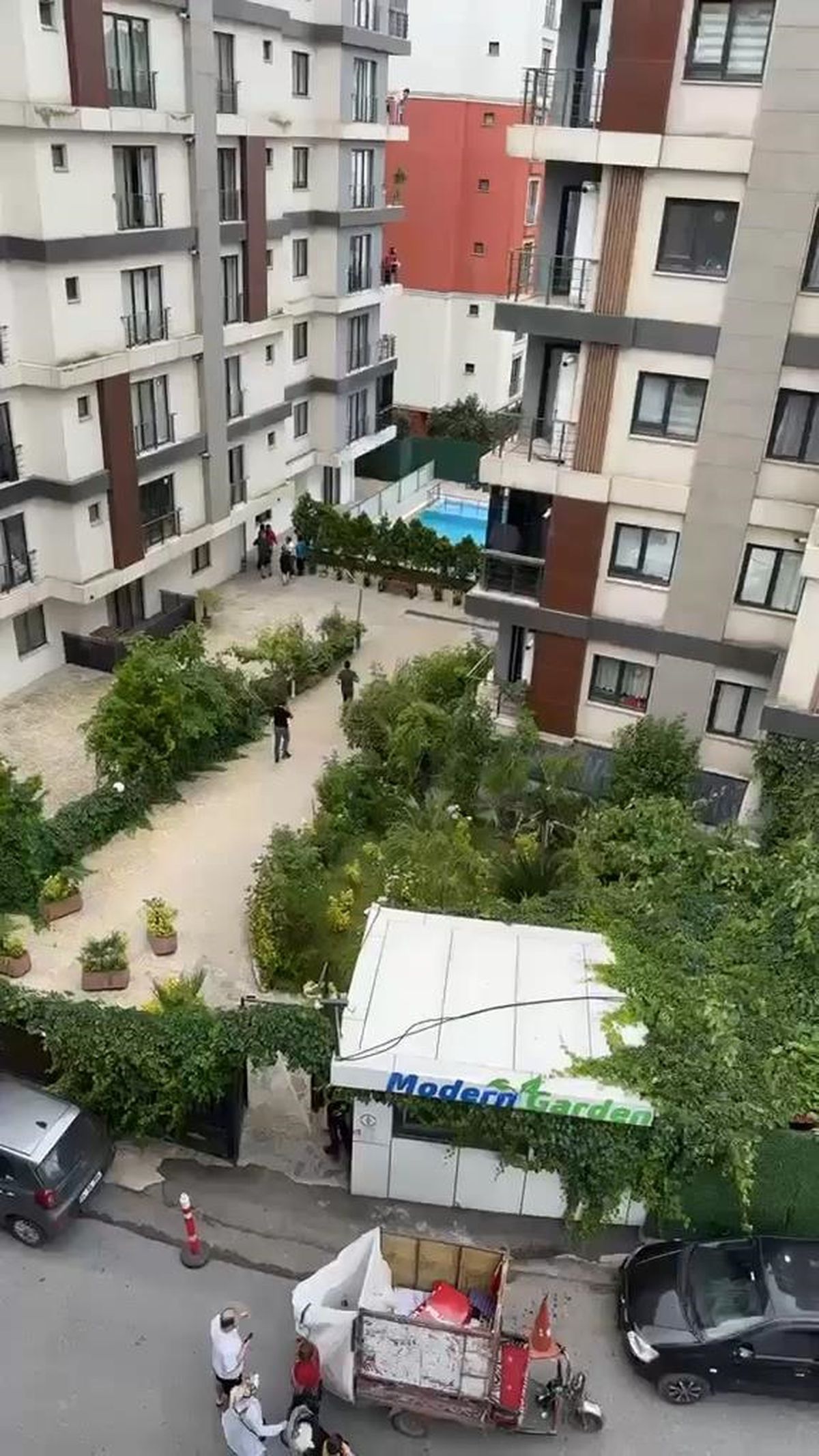 Boşanmış Çiftin Bahçede Ölü Bulunması