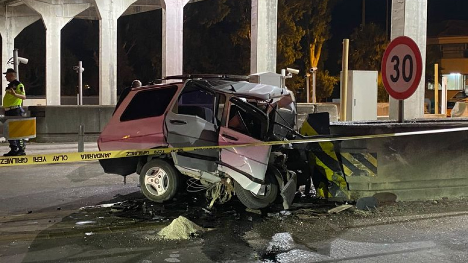 Adana'da otoyol gişelerinde feci kaza: 1 ölü