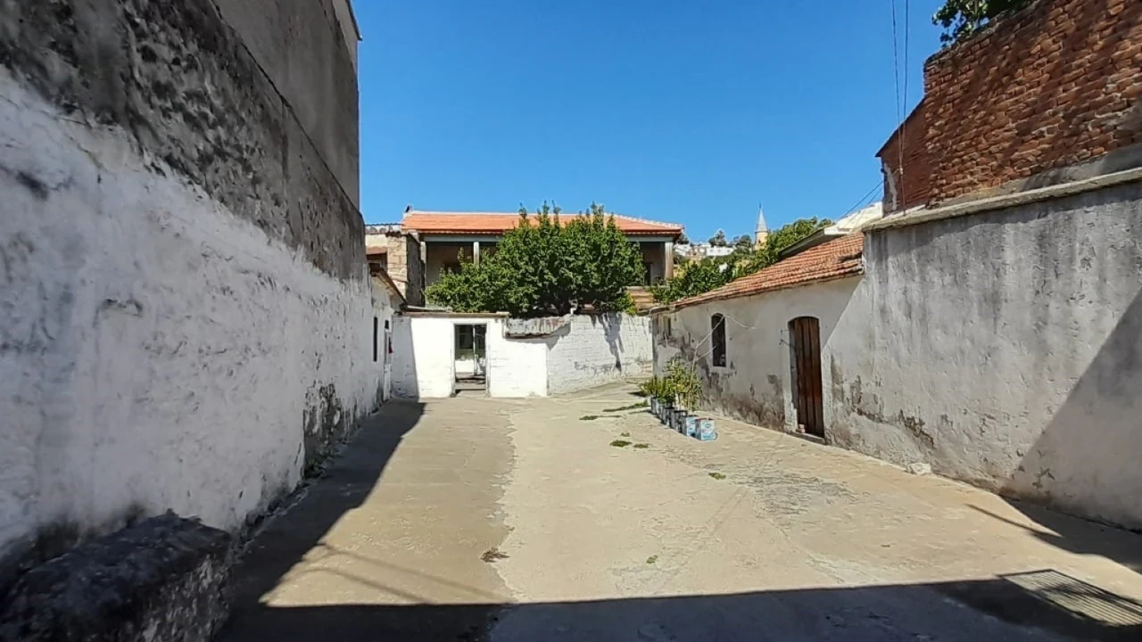 Bergama'da 220 yıllık şapel satışta: 20 yıl Alman arkeolog yaşadı