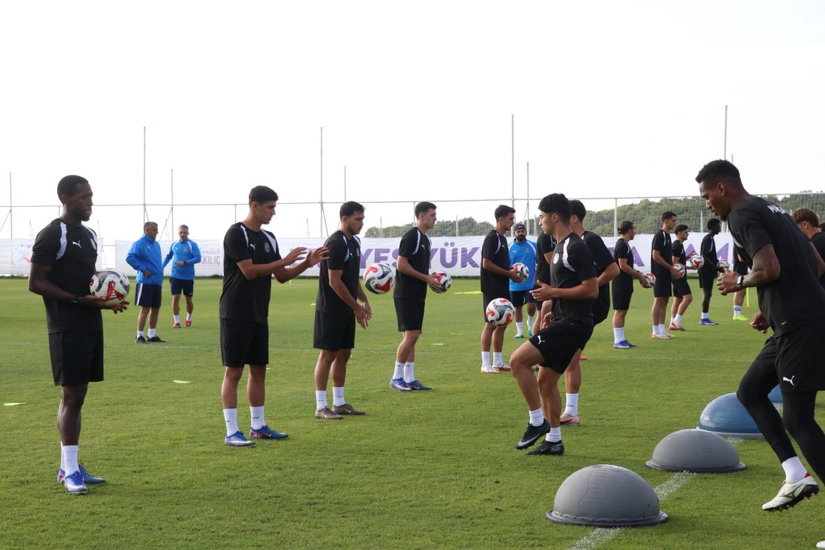 Manisa FK, Erciyes'te yeni sezon hazırlıklarını sürdürüyor