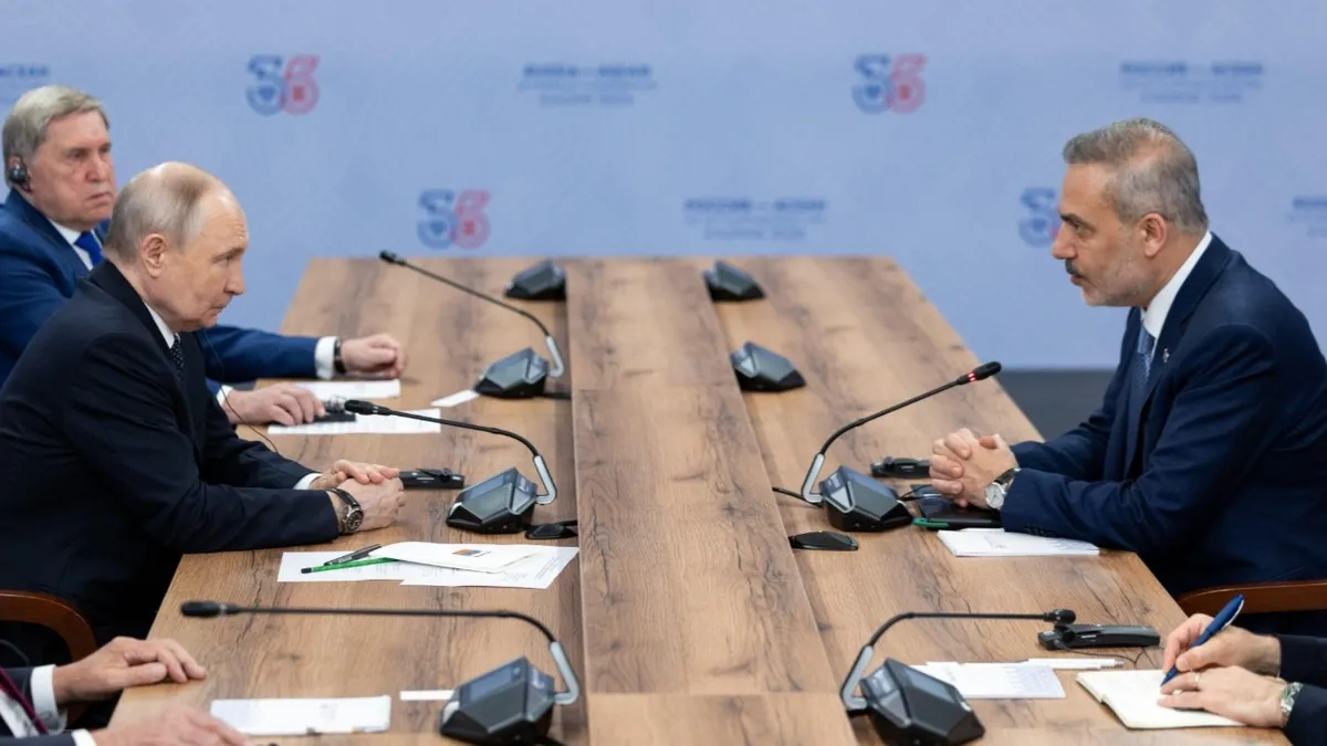Kazan'da kritik temas! Dışişleri Bakanı Fidan Putin ile görüştü