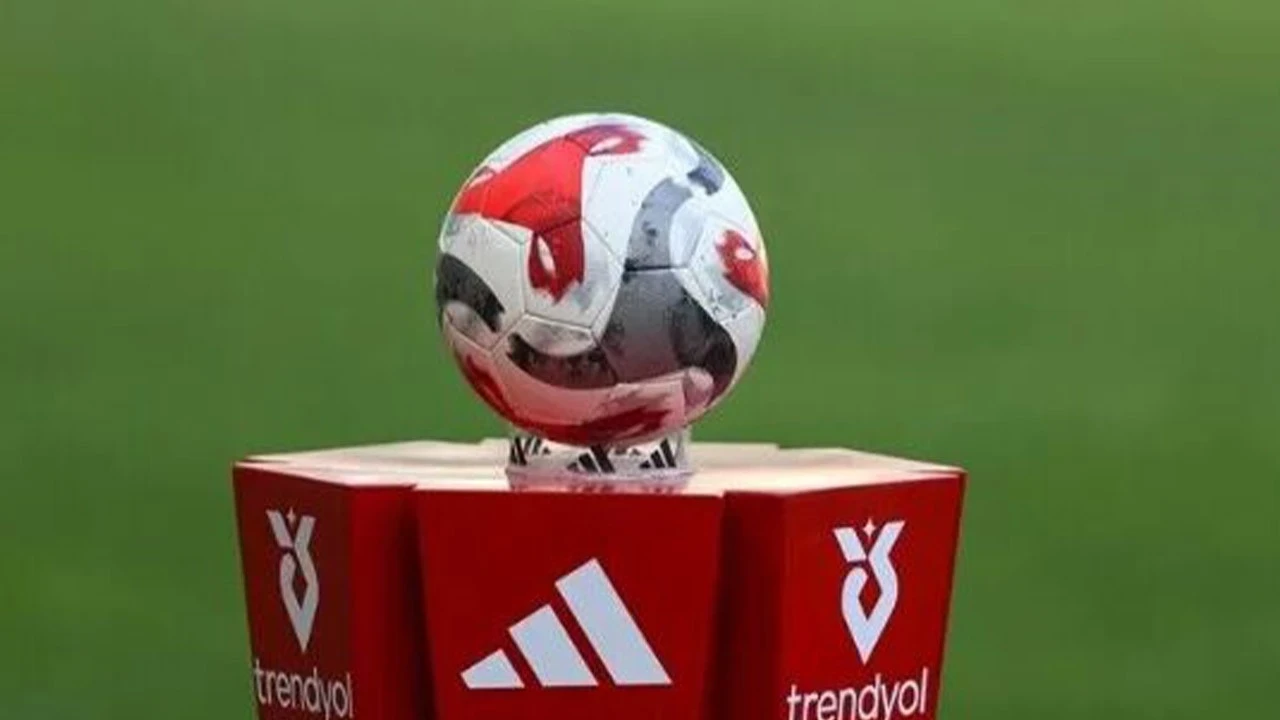 Süper Lig'de TFF yeni kuralları açıkladı! 1 dakika oyuna girememe detayı ilginç