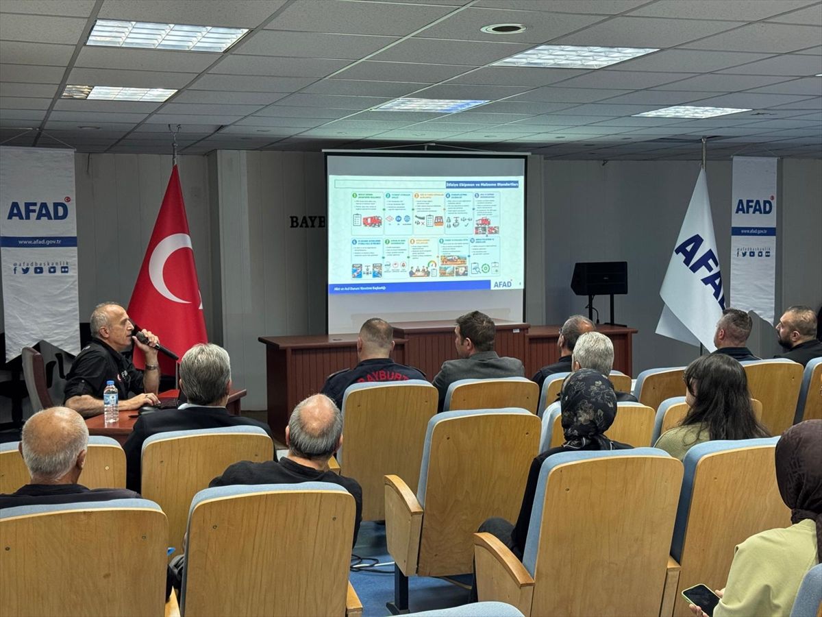 Bayburt'ta orman yangınlarına müdahale ve koordinasyona yönelik eğitim düzenlendi