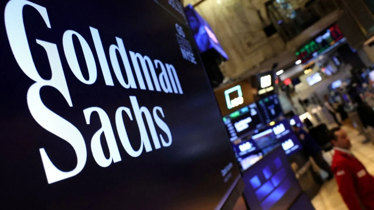Goldman Sachs petrol tahminini güncelledi, yukarı yönlü risklere dikkat çekti
