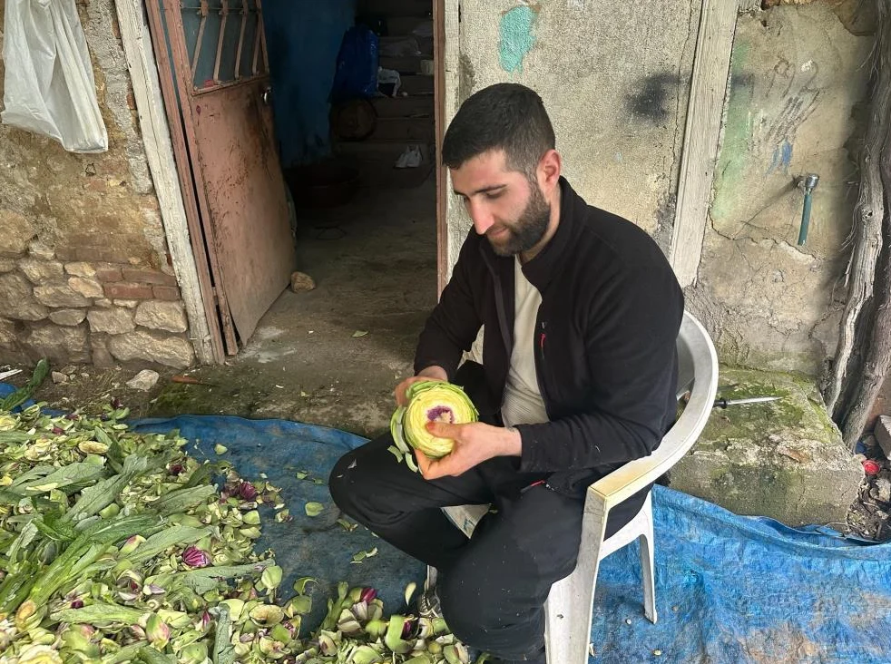 Sadece soyuyor ayda 240 bin lira kazanıyor