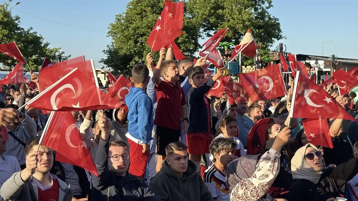 Türkiye bugün 7'de uyandı: Milyonlarca sporsever ilk maçı dev ekranlarda izledi!