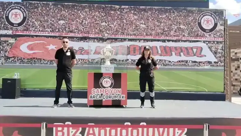 Çorum FK'nın şampiyonluk kupası kentte sergileniyor