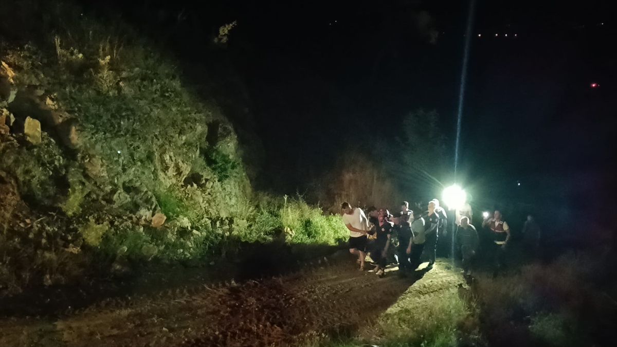 Adana'da uçuruma yuvarlanan otomobilin sürücüsü yaralandı