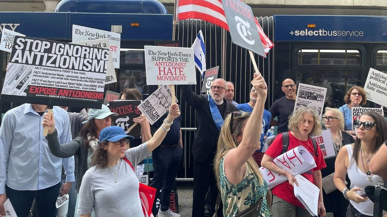 New York Times gazetesi ABD'li siyonist Yahudileri çıldırttı: 'O yazarı kovun!