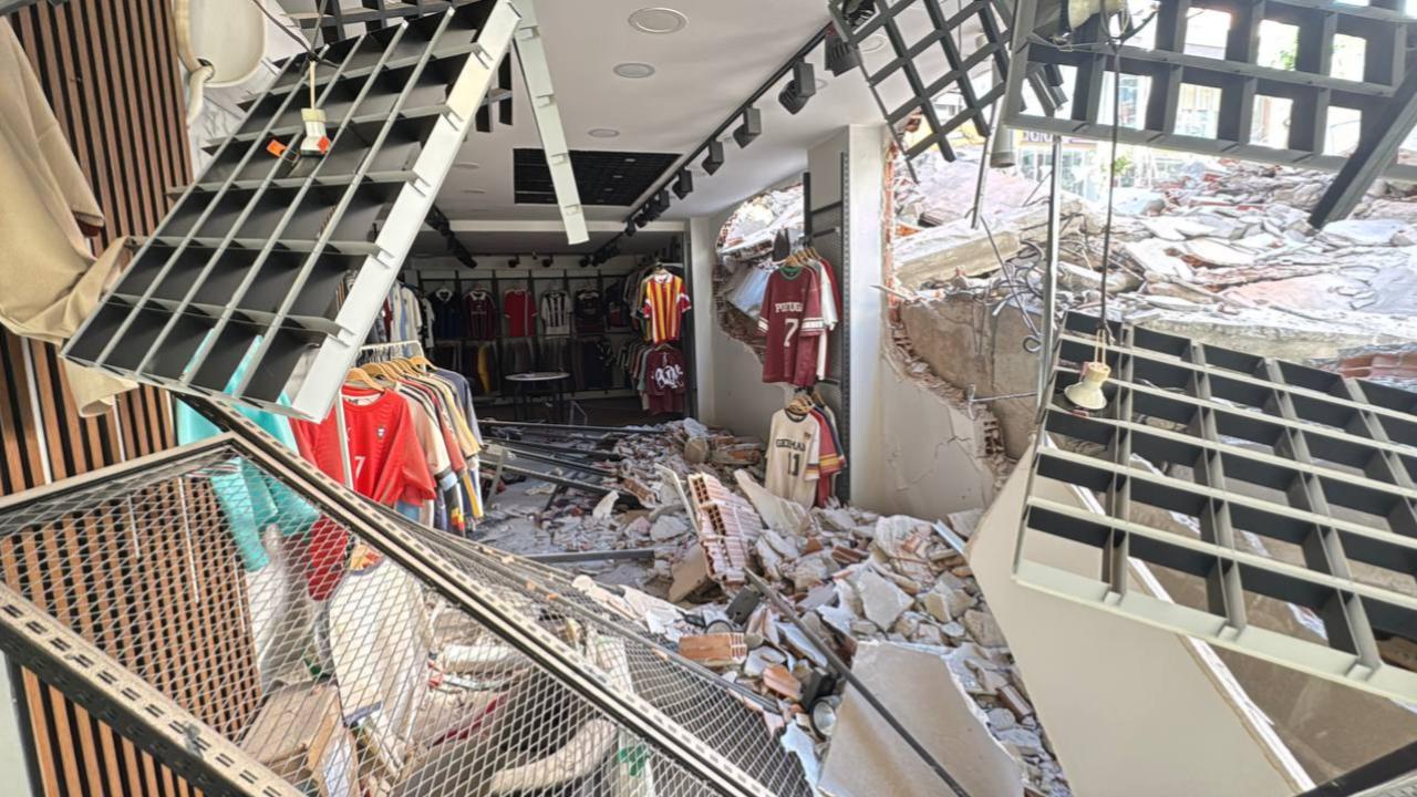 Güngören'de yıkım sırasında hasar gören 2 bina boşaltıldı