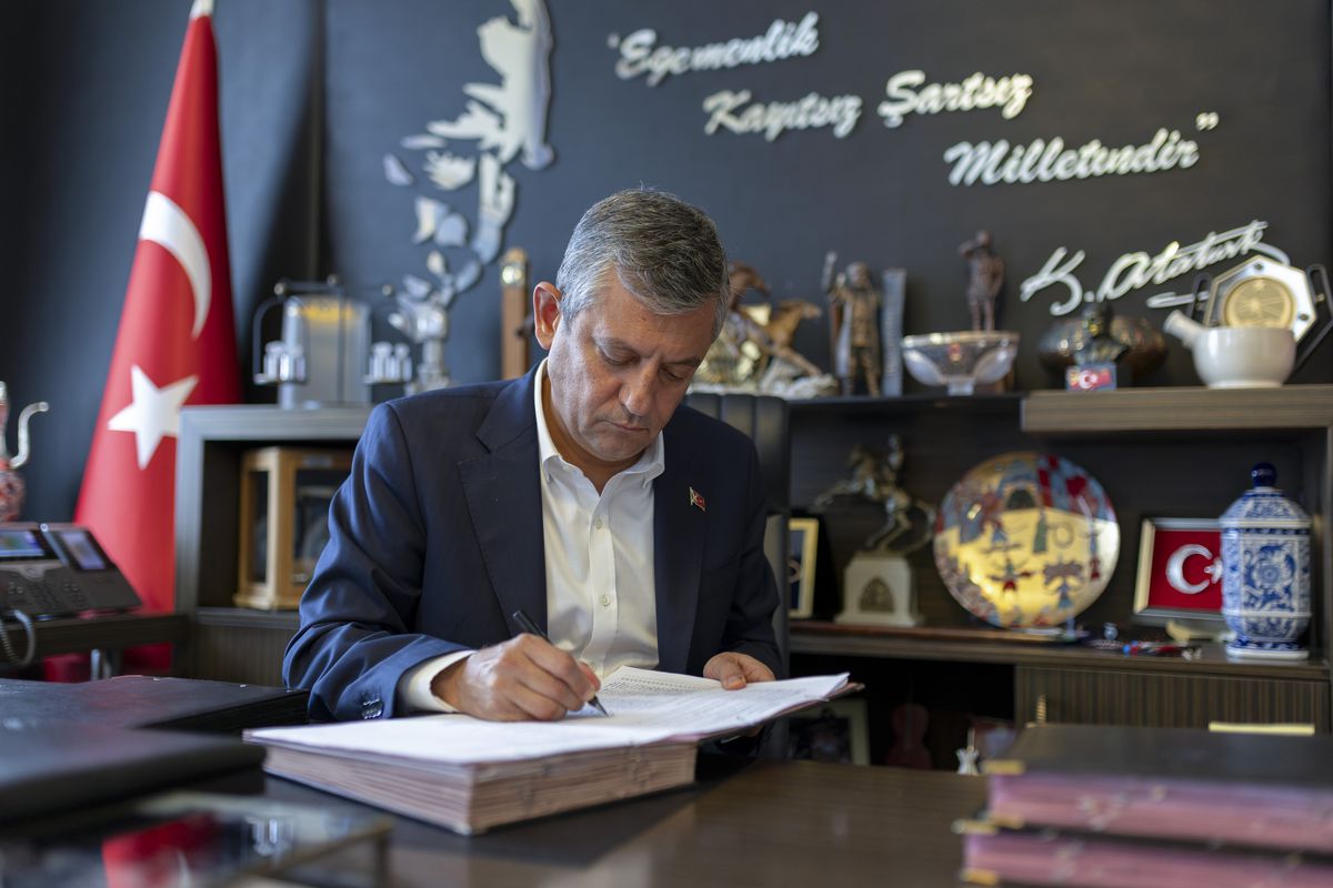 Özgür Özel'in partisinin adı 'Yeni Parti' oldu