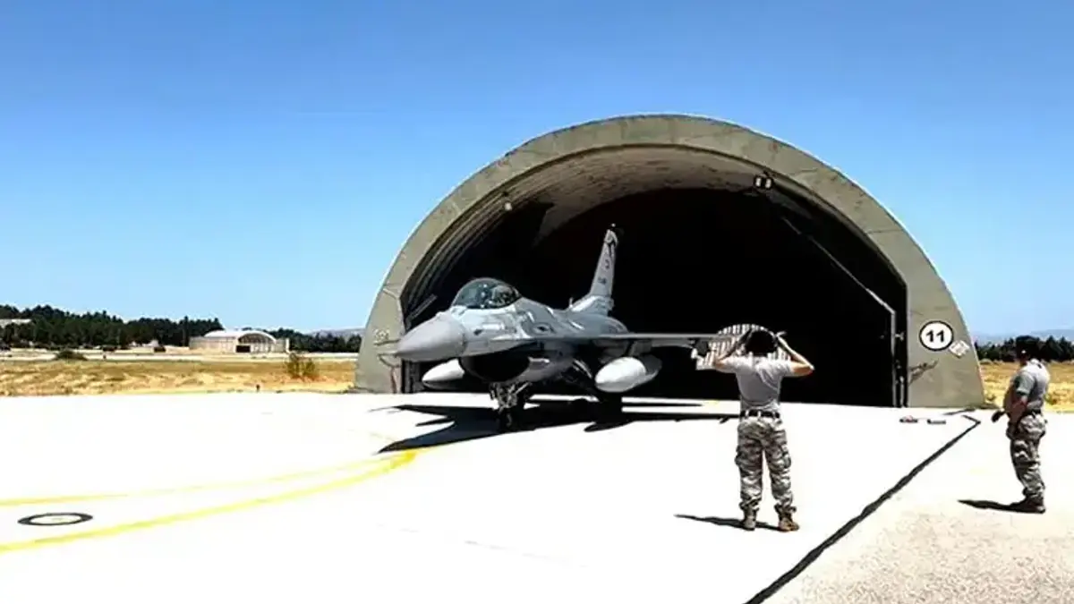 F-16 savaş uçakları Karadeniz'de eğitim uçuşu yaptı