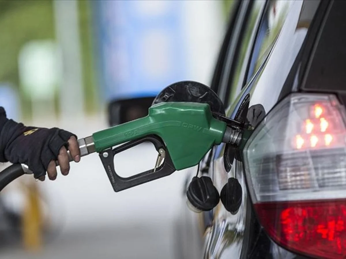 Petrol fiyatları çakıldı: Motorine 4 lira 88 kuruşluk indirim bekleniyor