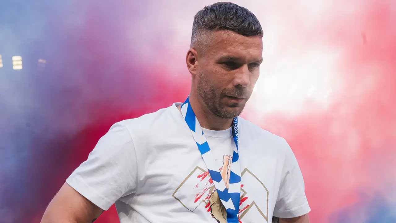 Lukas Podolski'den Fenerbahçe açıklaması: 'Emeklilik bekleyebilir'