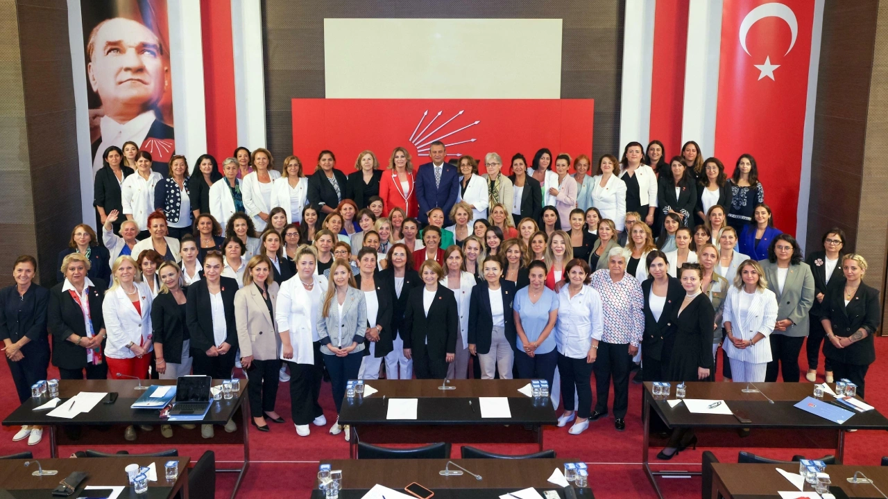 CHP'li 76 Kadın Kolları İl Başkanı'ndan Kılıçdaroğlu'na 'derhal kurultay' çağrısı