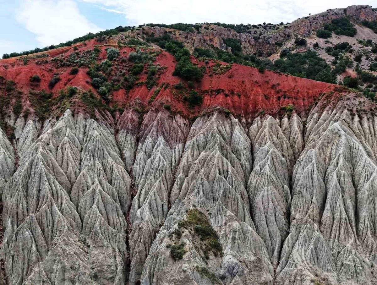 Bozkırın saklı yüzü: Doğanın mest eden izleri havadan görüntülendi