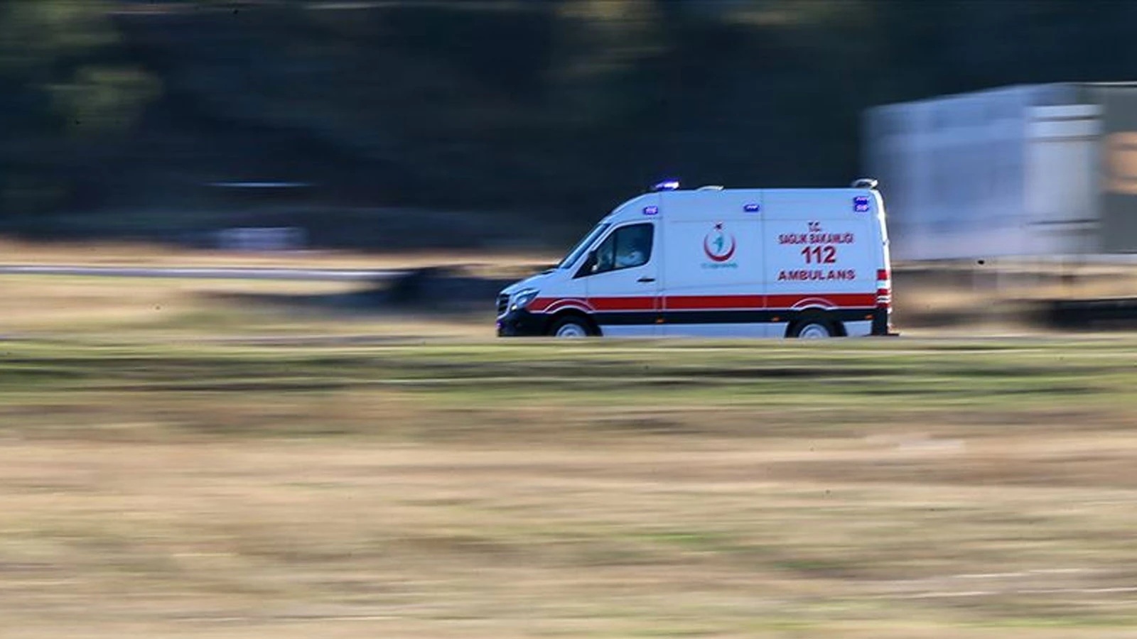 Erzurum'da devrilen hafif ticari araçtaki 3 kişi öldü