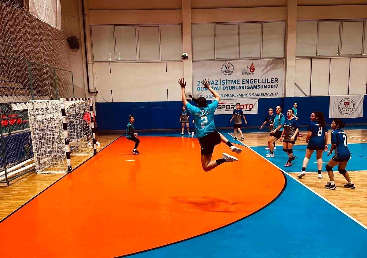 BUÜ Kadın hentbol takımı Türkiye şampiyonu oldu