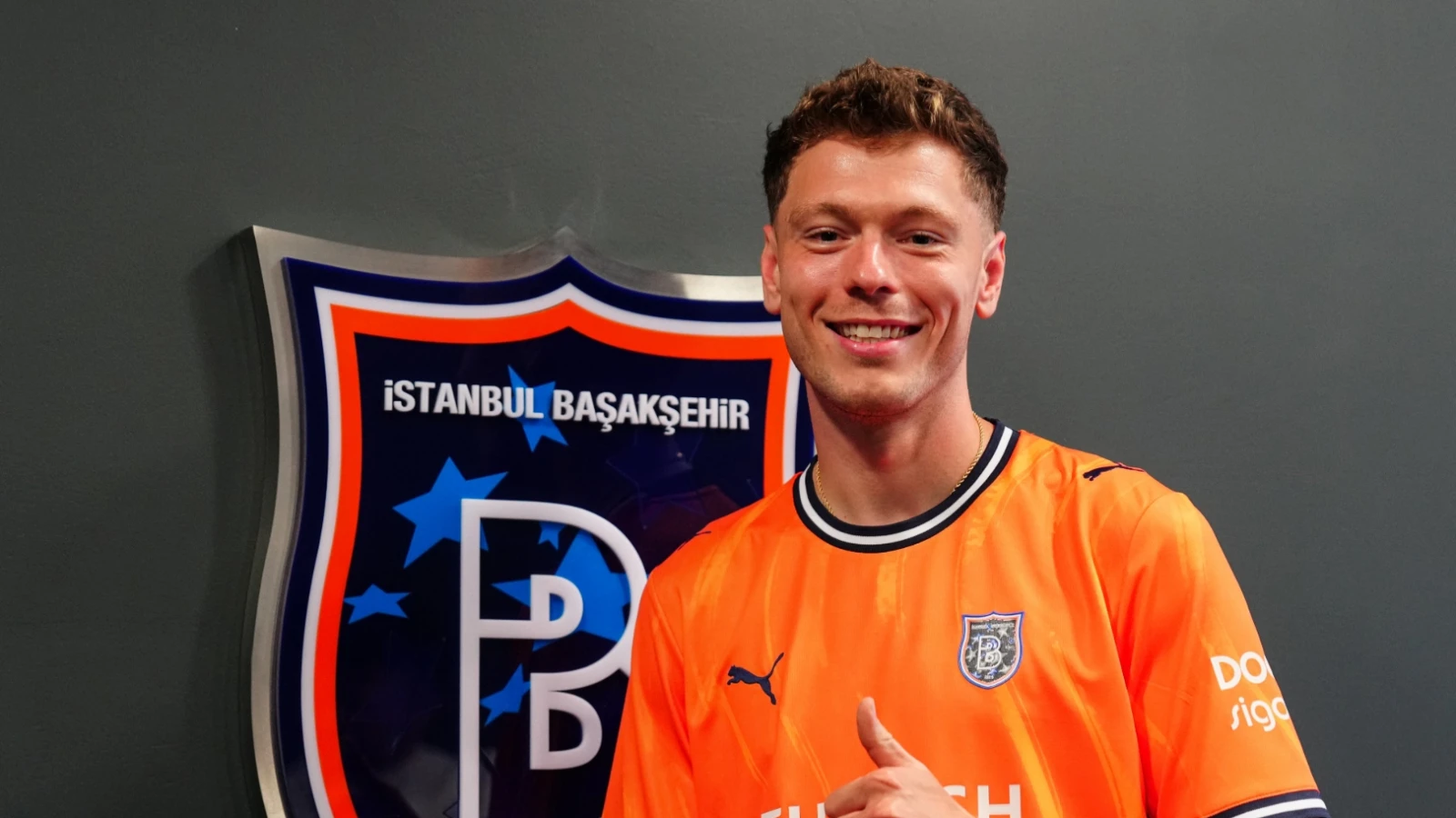 Başakşehir, Danimarka'nın yıldızı Skov Olsen'i transfer etti