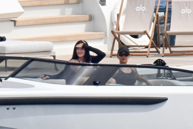 Kylie Jenner'ın lüks yatta pilatesli tatili
