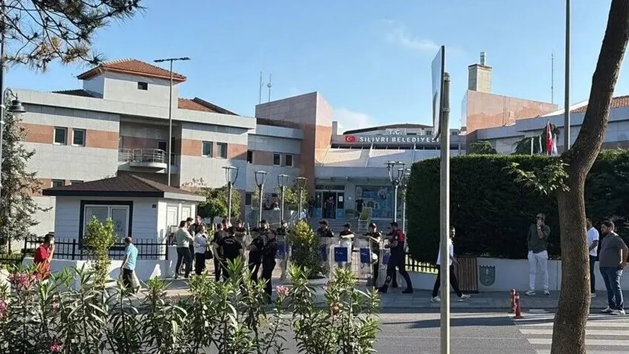 Silivri BVelediyesi'ne rüşvet operasyon: CHP ilçe başkanı gözaltında